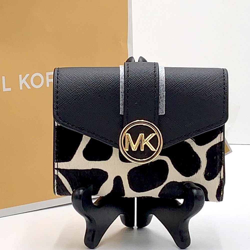 MICHAEL KORS
Carmen Medium Flap Bifold Faux Fur-Leather Wallet
BLACK COLOR